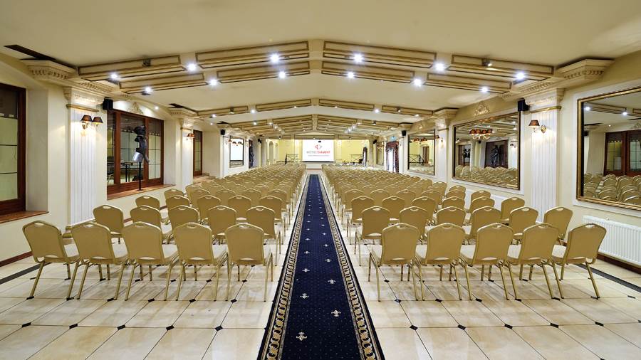 Arsenal_Sala_Cesarska (1)