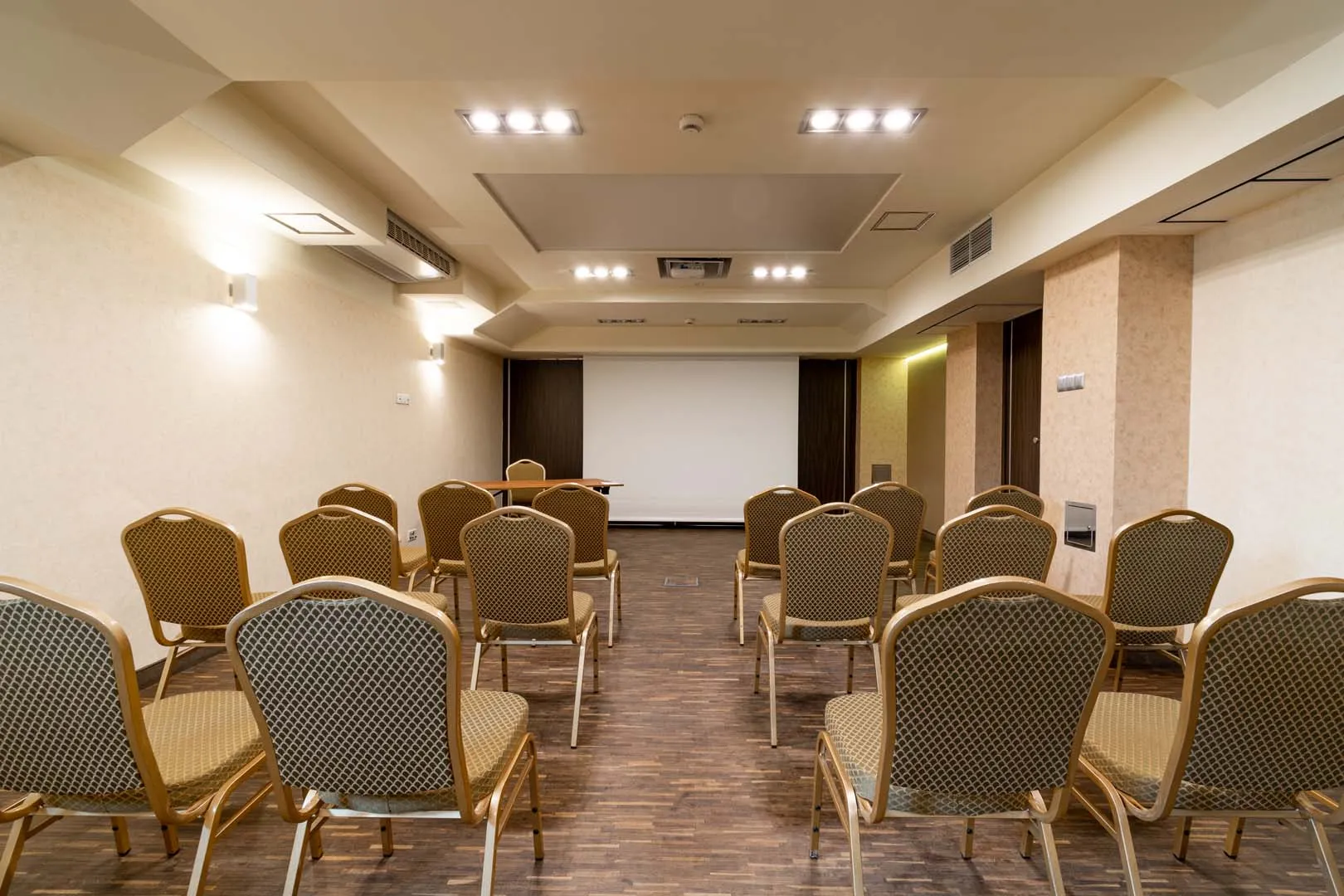 konferencja w 4 krokach